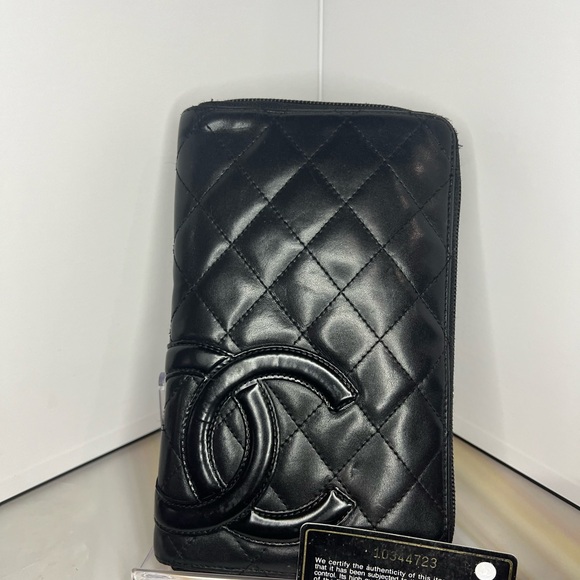 Authentic Chanel cambon zip organizer with hot pink interior - Picture 2 of 8